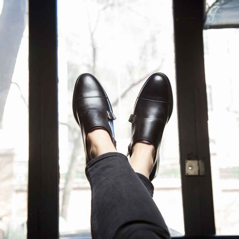 Zapato monk negro de doble hebilla para mujer June Black por Beatnik Shoes
