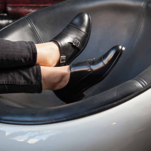 Zapato monk negro de doble hebilla para mujer June Black hecho a mano en España hecho a mano en España por Beatnik Shoes