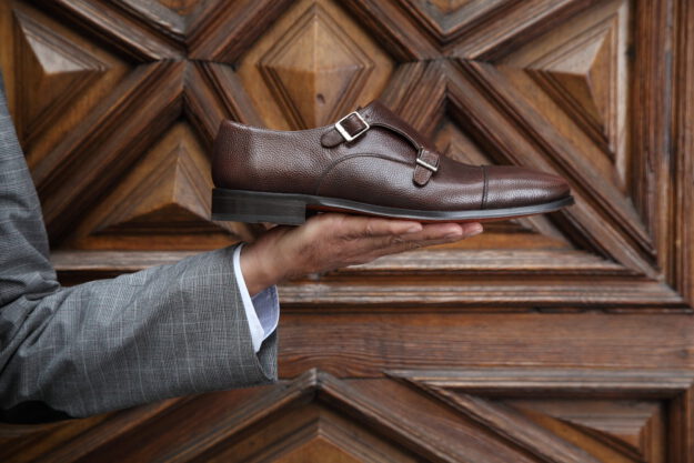 Chaussures à lanières à deux boucles pour hommes Fabriquées à la main en Espagne en cuir brun par Beatnik shoes