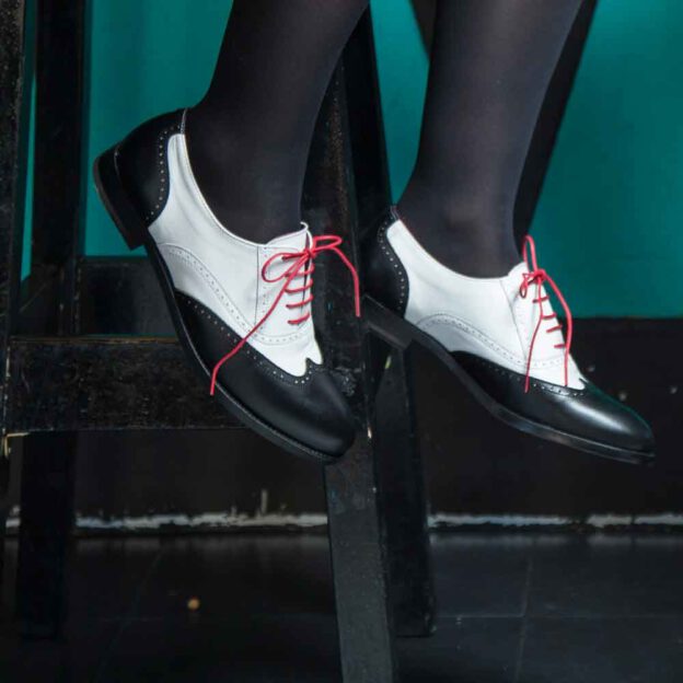 Two-tone Black and White Oxford style Shoes for women Lena BW Handmade in Spain by Beatnik Shoes