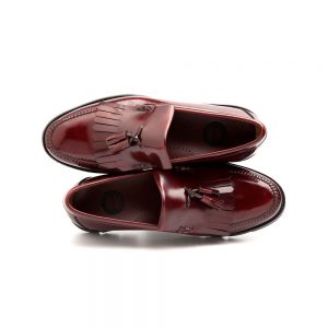 Mocasín flecos y borlas Henry burgundy por Beatnik Shoes