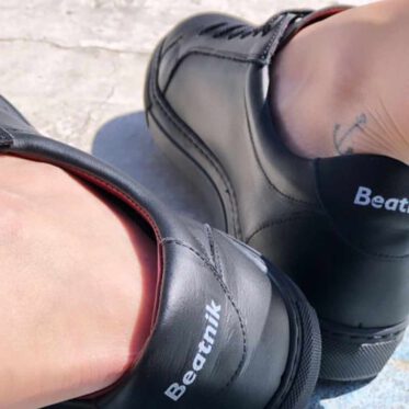 Sneakers unisex de piel Beatnik Harper Black. Hechas a mano en España por Beatnik Shoes