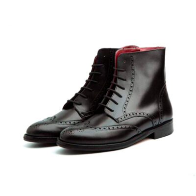 Black leather laced and low-heeled zipper boots for women. Beatnik Barbara Black Handmade in Spain by Beatnik Shoes