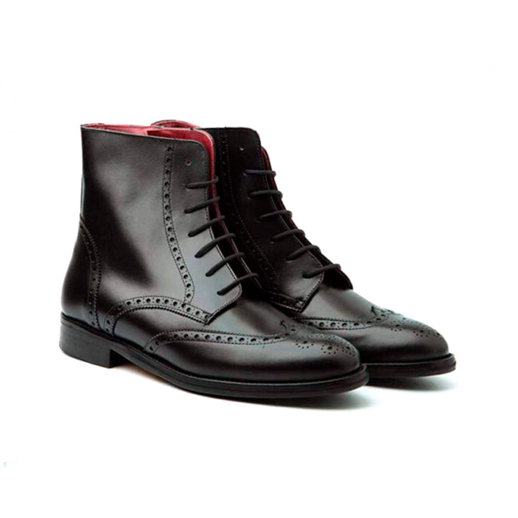Bota inglesa clásica con tacón bajo de cordones unisex en piel negra hecha a mano en España Beatnik Barbara Black