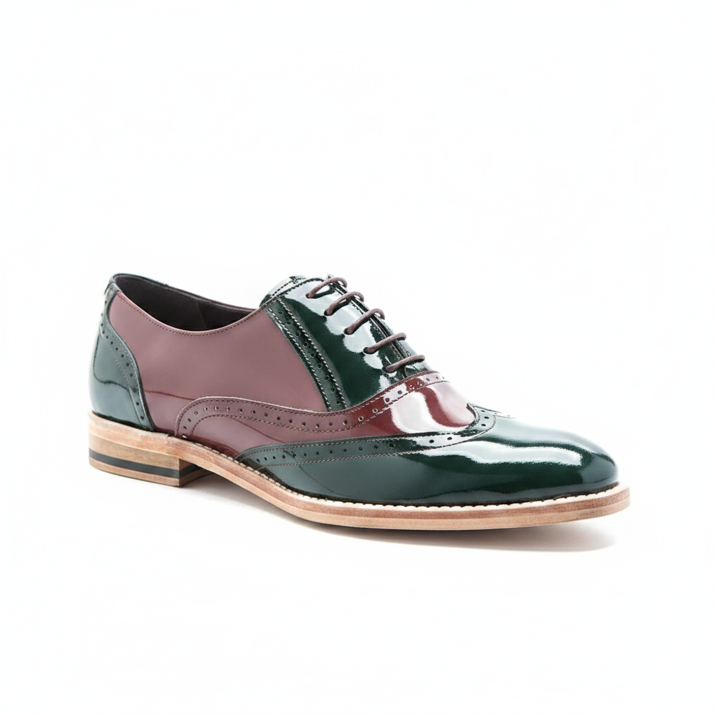 Zapato cómodo para mujer con cordones estilo Oxford bicolor verde y rojo en piel charol Lena GoR Hecho a mano en España por Beatnik Shoes