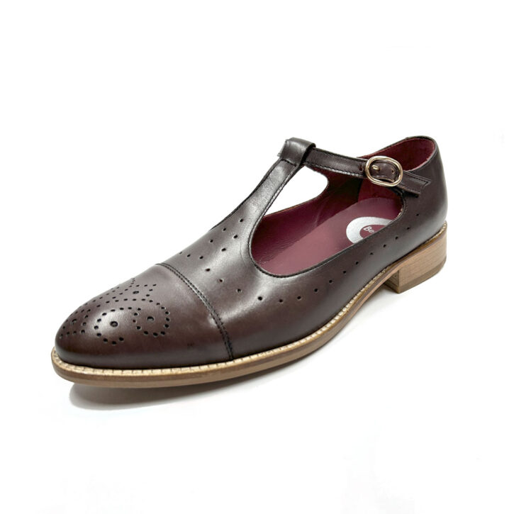 Brown buckle shoes for women in leather with medium heel, handmade in Spain, Beatnik Martha Brown
