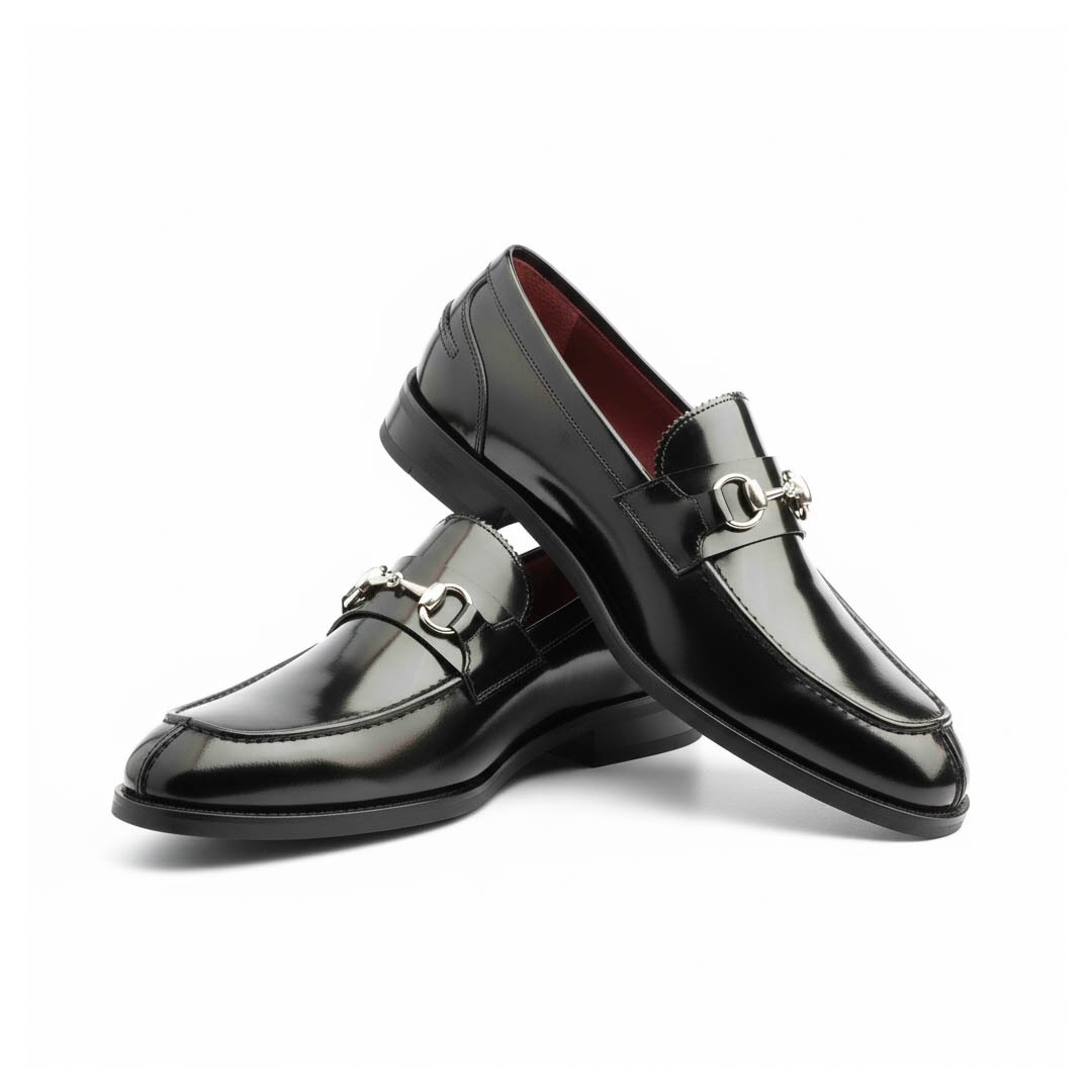 Mocasines negros de piel para hombre con adorno metálico de estribo, hechos a mano en España Beatnik Snyder black