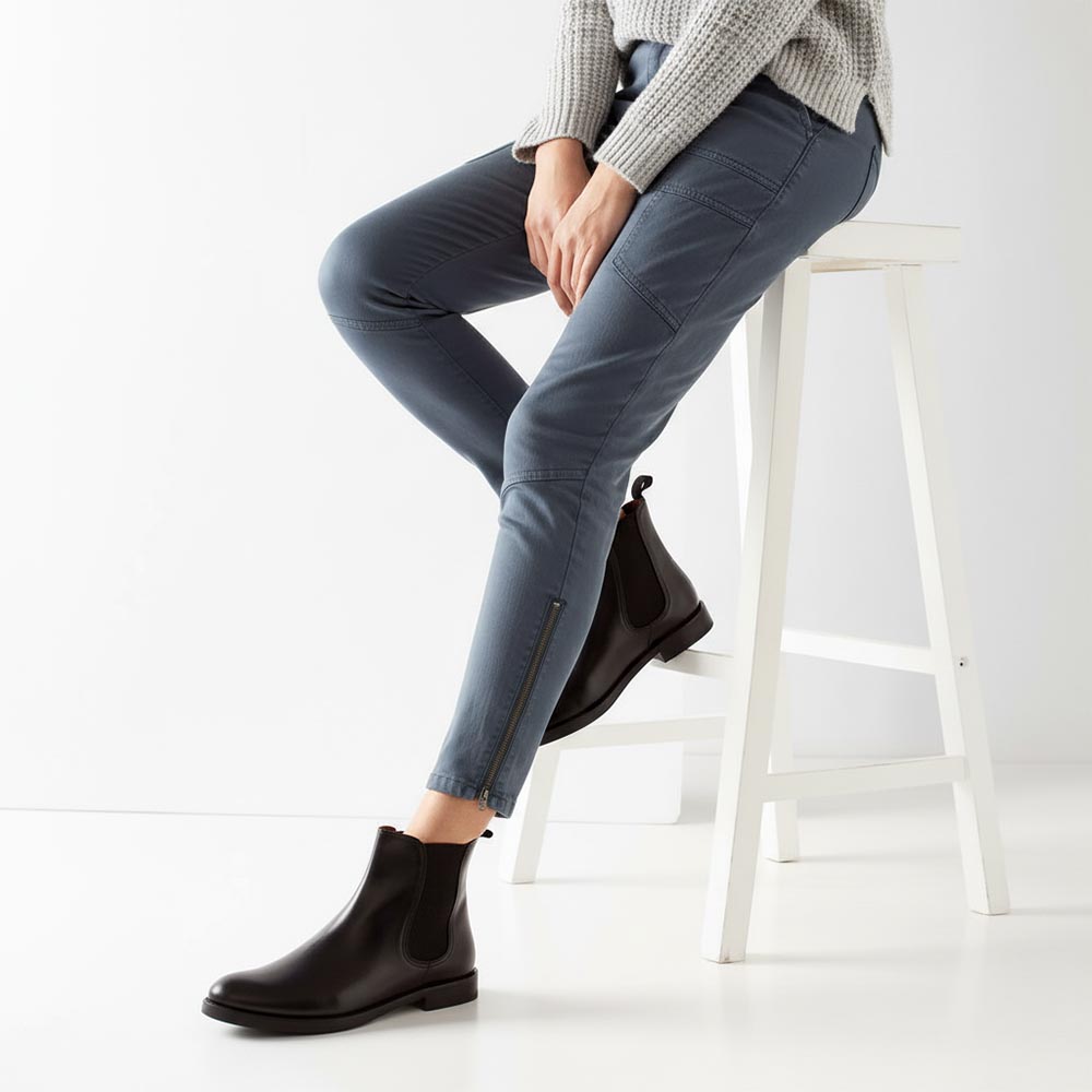 Botas Chelsea de mujer en piel negra Carla