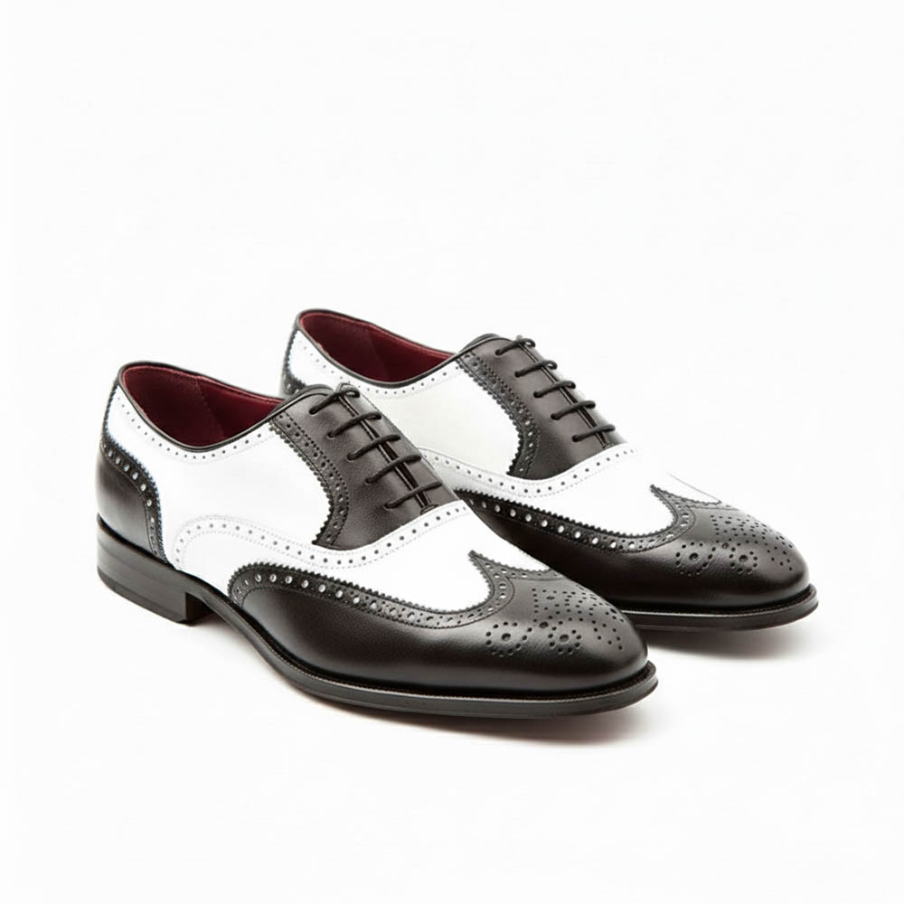 Zapato Oxford de cordones bicolor blanco y negro de hombre en piel de becerro hecho a mano en España por Beatnik Shoes