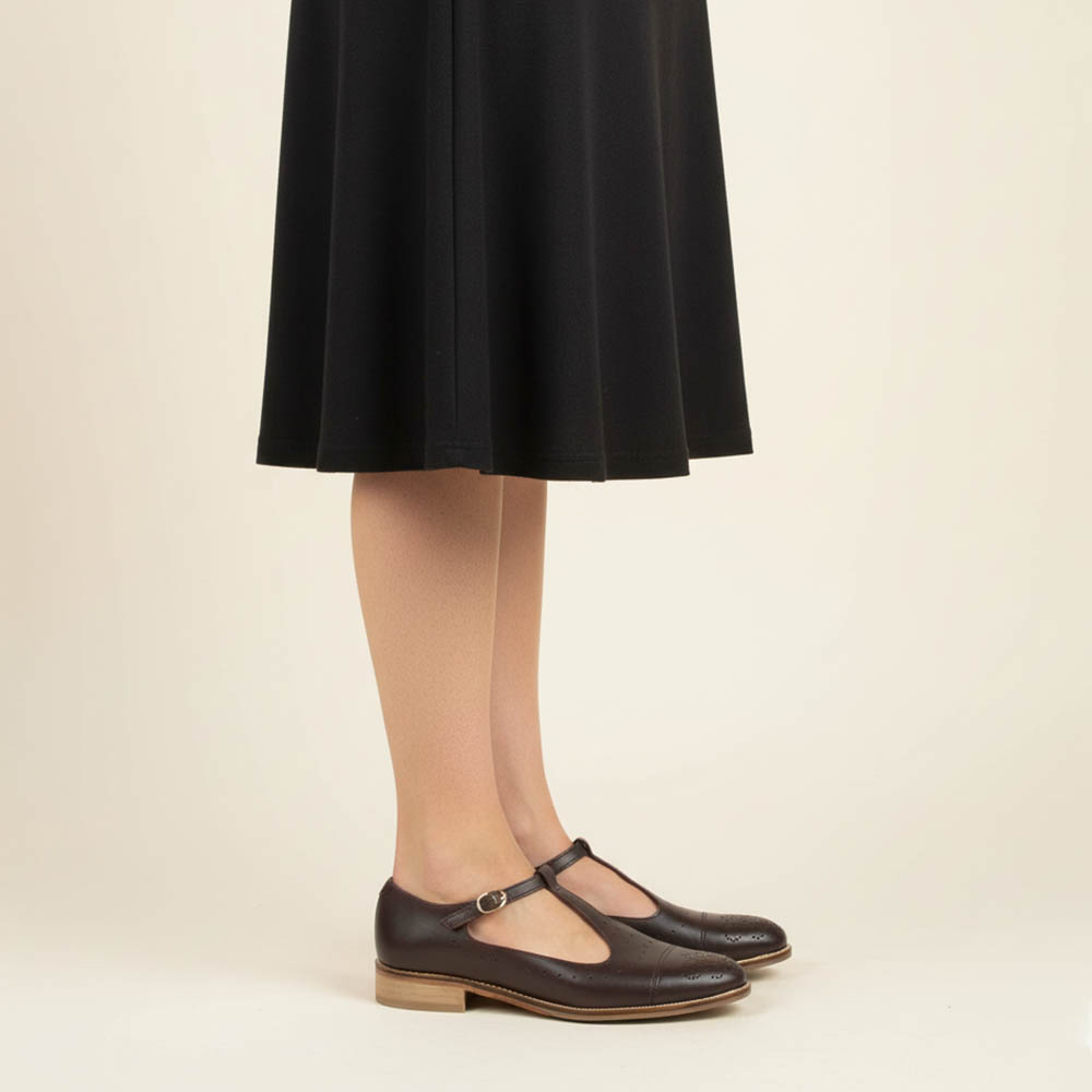 Zapato de mujer Mary Jane marrón hecho a mano en España Beatnik Martha Brown