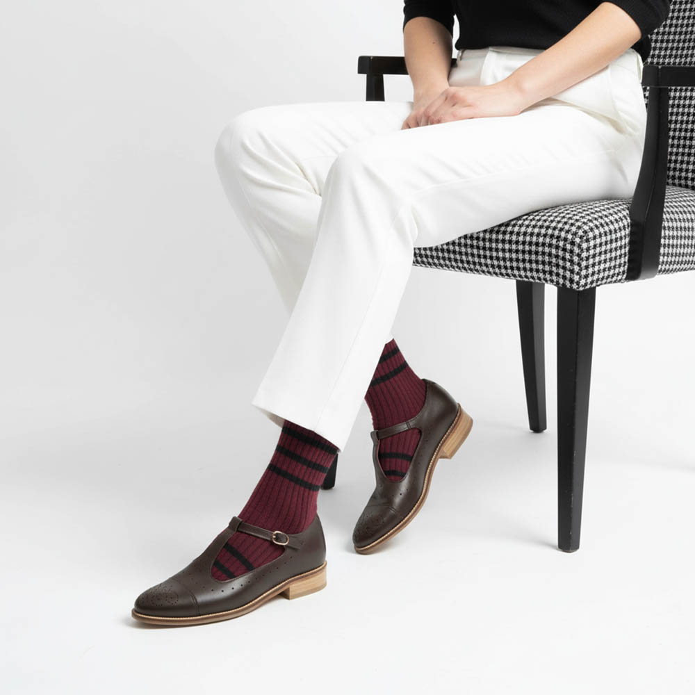 Zapato de mujer Mary Jane marrón hecho a mano en España Beatnik Martha Brown