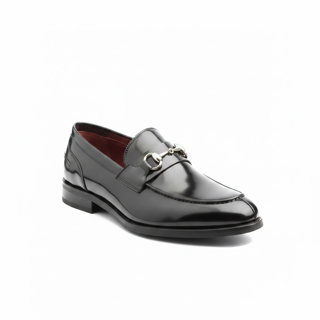 Mocasines negros de piel para hombre con adorno metálico de estribo, hechos a mano en España Beatnik Snyder black