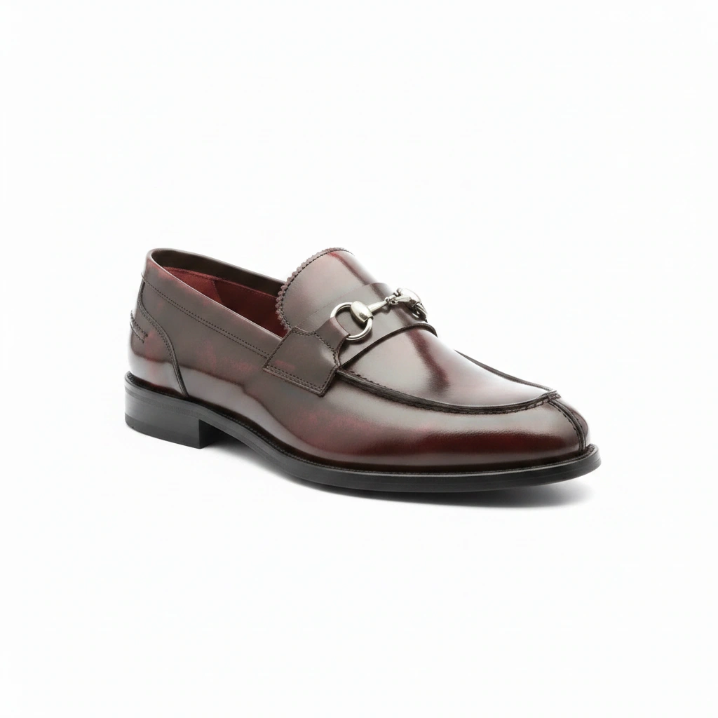 Mocasines rojos de piel para hombre con adorno metálico de estribo, hechos a mano en España Beatnik Snyder Red